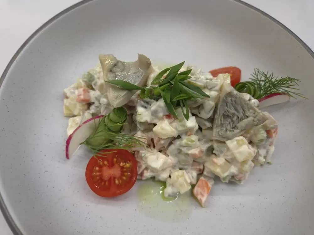 <span style="font-weight: 700;">Оливье с груздями<br></span>